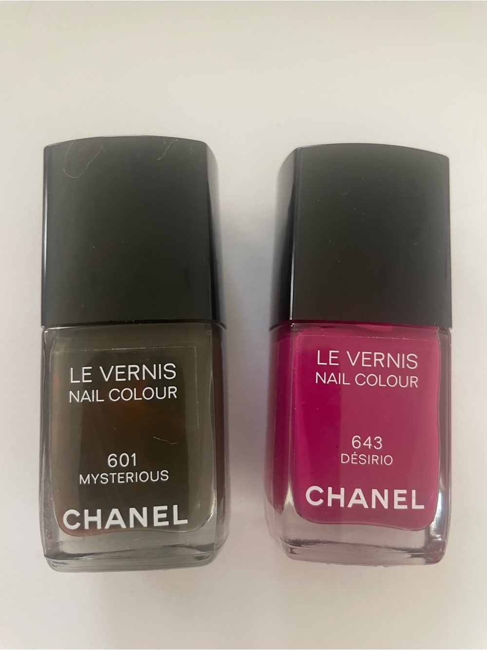 CHANEL Le Vernis 643 Désirio Pink & 601 Mysterious Green-Brown